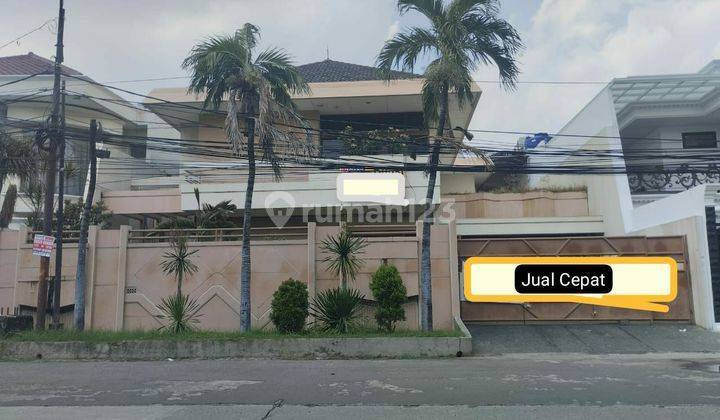 Rumah Mewah, 2 Lantai, SHM, di Jl.Raya Green Garden
Jakarta Barat 2