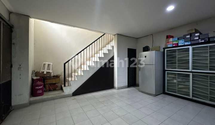 Rumah Hoek Asri Dan Banyak Pepohonan Di Kawasan Elite Bsd  2