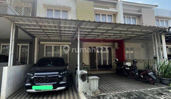 Rumah 2 Lantai Dgn Area Terbuka Di Belakang Di Jalan Utama Dan  1