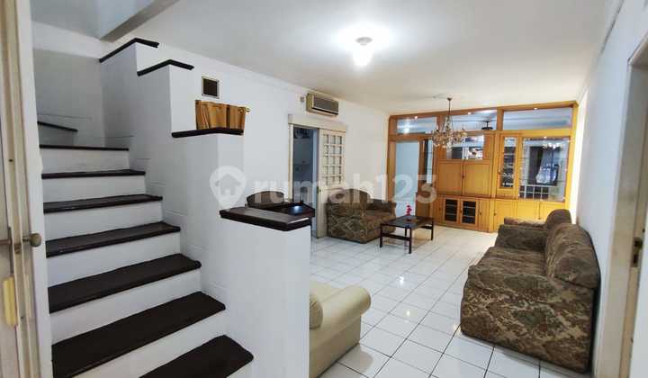 Nice House with SHM in Griya Loka, BSD (yoy) Nice House with SHM in Griya Loka, BSD (yoy)