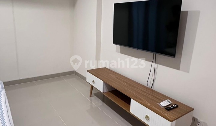 For sale at a loss, discounted price Studio Apartment Cleon Park Jakarta Garden City 2