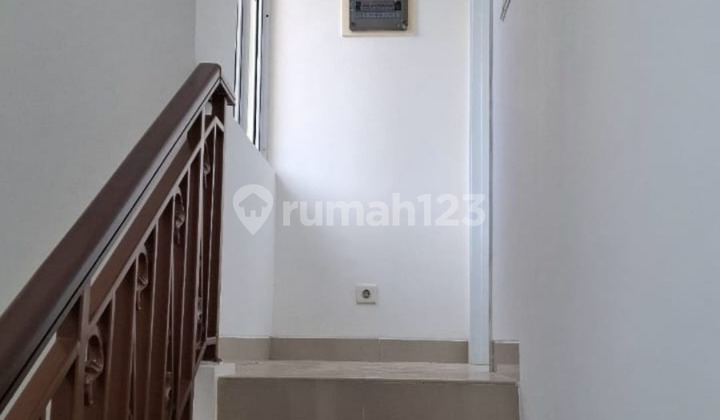Rent a 2-story L6x15 house in JGC area, Cakung, East Jakarta. 2