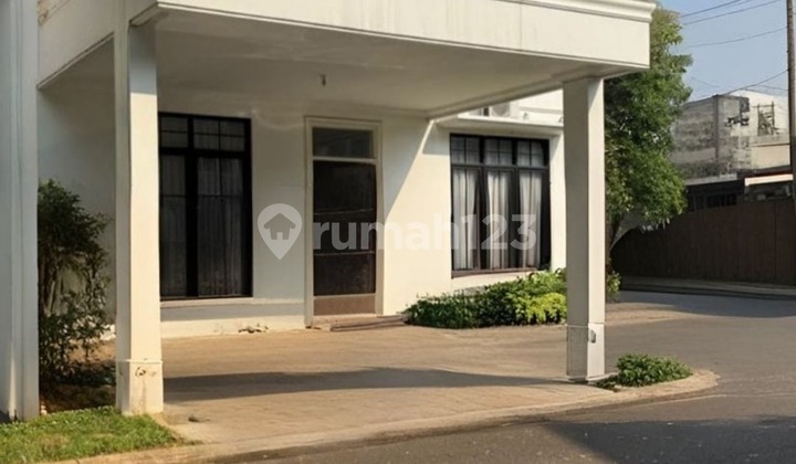 For sale: 2.5-story semi-furnished house in JGC NORTH THAMES area, East Jakarta.