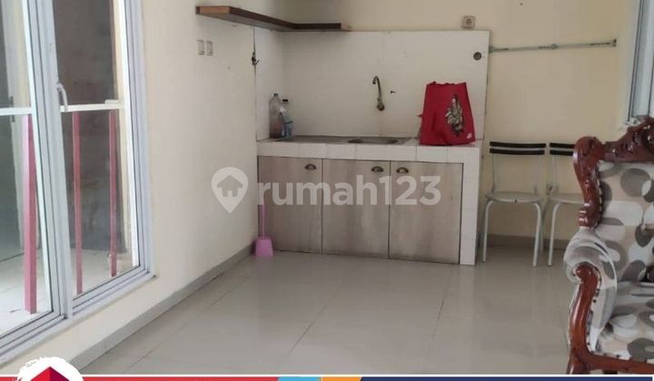 Semi-furnished house for rent, strategic location in Metland Menteng. 2