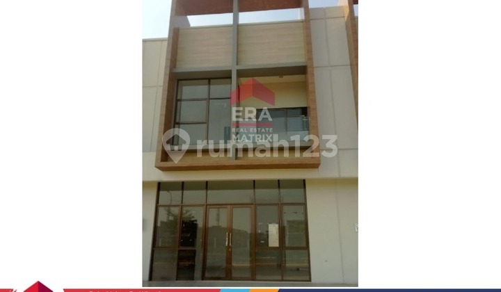 Ready-to-Occupy Shop House for Rent, Strategic Location and Flood-Free in JGC Savoy, East Jakarta