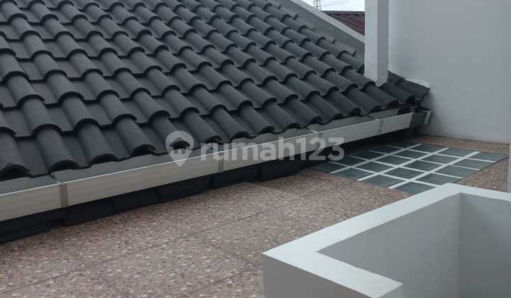 Ready-to-Occupy House in Pondok Kelapa Complex with 2-Car Access, Strategically Located, Eligible for KPR or Cash Payment. 2