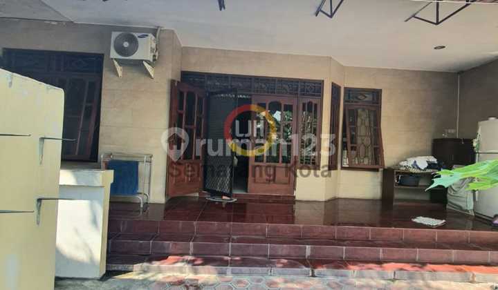 Ready-to-use shophouse on Jendral Sudirman Street. 1