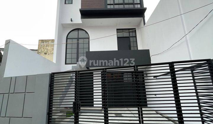 Rumah Baru 3½ Lantai Siap Huni Di Jatinegara 1