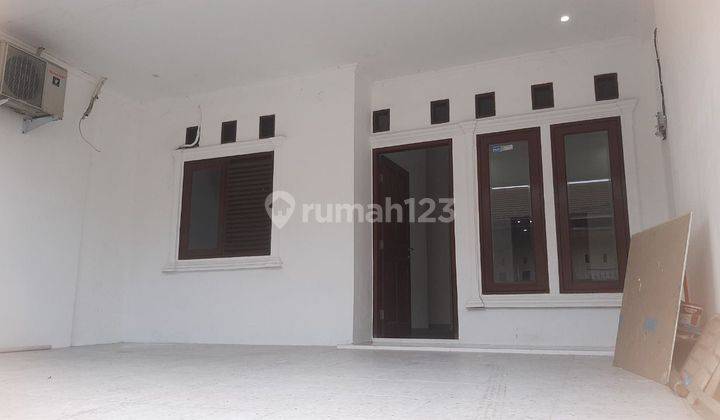 Di jual rumah bagus dalam komplek di puri gading jatiwarna 2