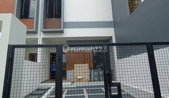 Rumah baru bagus dalam komplek di kodau jatimekar bekasi 1