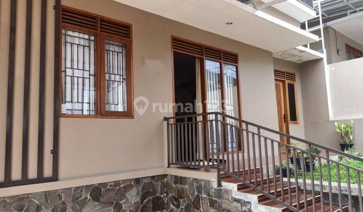 Rumah Modern Bagus Terawat 2 Lantai Ciwaruga  1