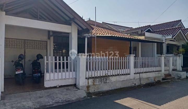 Rumah Lama Terawat dalam Komplek Pharmindo Cijerah 1