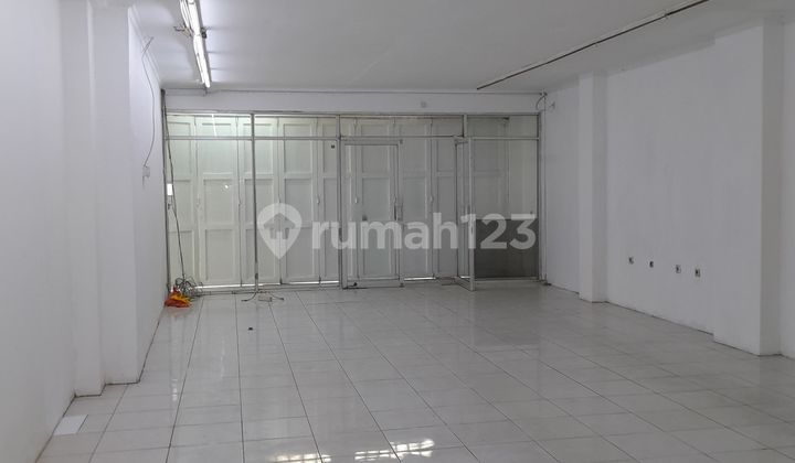 Ready-to-Use Clean Well-Maintained Shophouse on Jalan Otista