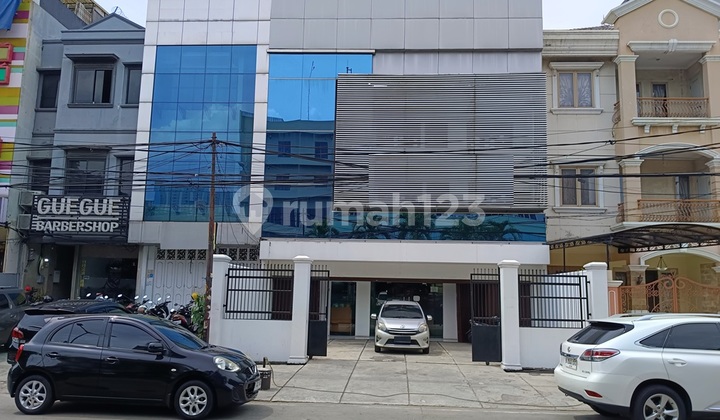 Gedung Sunter Ex-Bank, 3 Lantai, LT 226 m2, Bagus, Jalan Raya Gedung Sunter Ex-Bank, 3 Lantai, LT 226 m2, Bagus, Jalan Raya