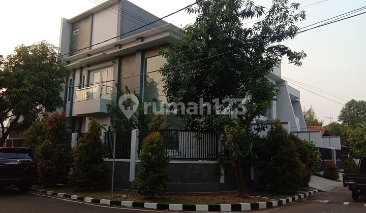 Rumah Pulomas : 2.5 LT, LT 192 M2, LB 220 M2, Baru, Hook, Lux, Murah