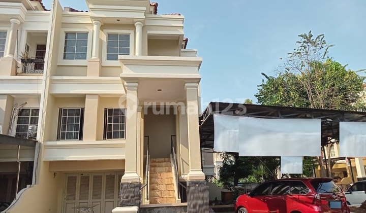 Rumah Gading Grande LT 210 m2, 3 Lantai, Hook, Bagus