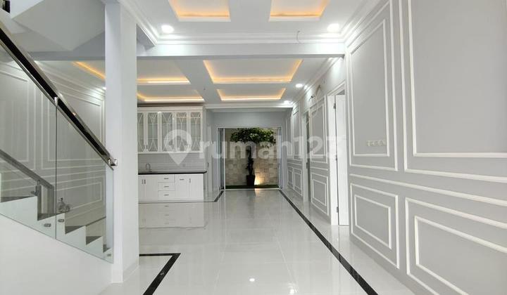 Rumah Komplek Abadi Duren Sawit: 2.5 Lantai, LT 190 m2, Baru