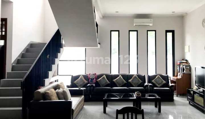 Rumah Cipinang Elok 2 Jaktim: 2 Lt, LT 490 M2, LB 500, Hook, Taman Depan 2