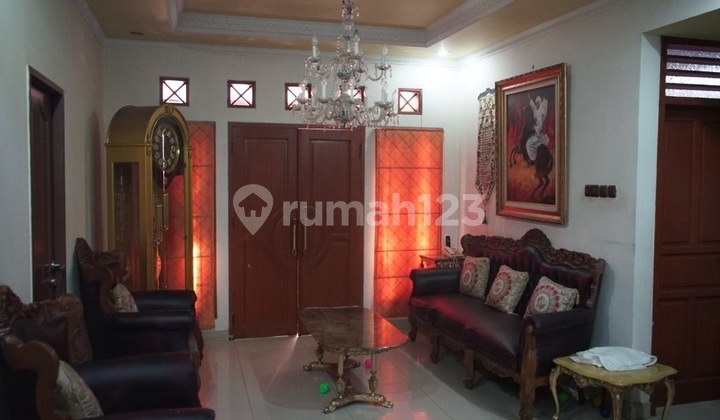 Rumah Kayu Putih 2 Lantai, LT 160 m2, Jalan 2 Mobil, Hook, Bagus 2