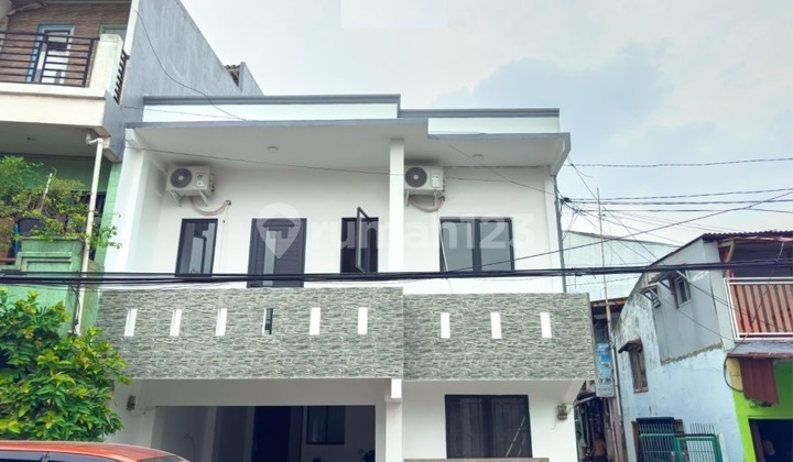 Kost Kayu Manis Timur Matraman, Pinggir Jalan Raya, Jual Super Cepat