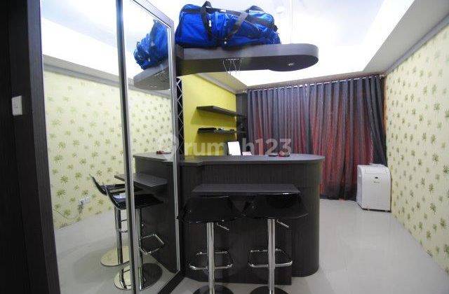 ruang keluarga apartment grand kartini lantai 9,