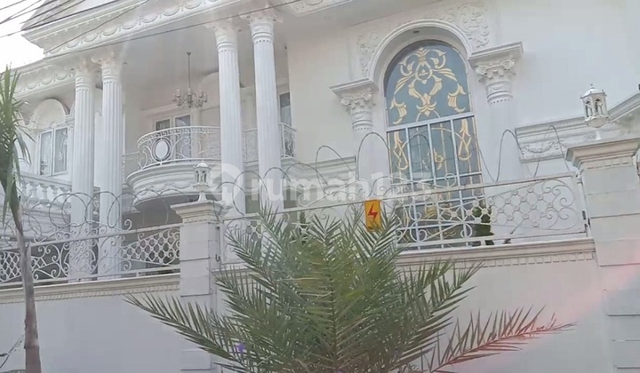 Rumah Billymoon Pondok Kelapa : 2 Lt, LT 695 M2, LB 900 M2, Kolam Renang Rumah Billymoon Pondok Kelapa : 2 Lt, LT 695 M2, LB 900 M2, Kolam Renang