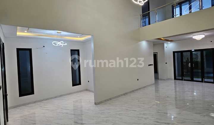 Rumah Radio Dalam Dekat Pondok Indah: Mewah, Kolam Renang 2