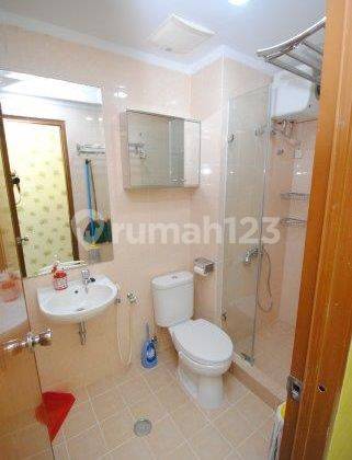 kamar mandi apartment grand kartini lantai 9,