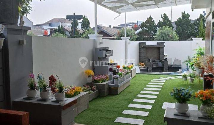 Rumah 3 Lantai Furnished di Rumah Lux Singgasana, Bandung 1