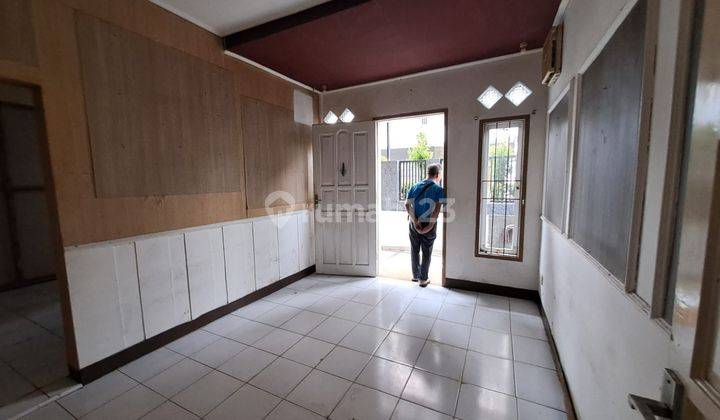 Rumah Dijual Hook 2 Lantai di Taman Kopo Indah  1