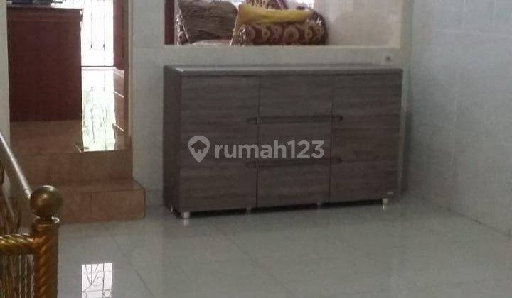 Rumah Dijual Terawat Bersih 3 Lantai Strategis di Sauyunan 1