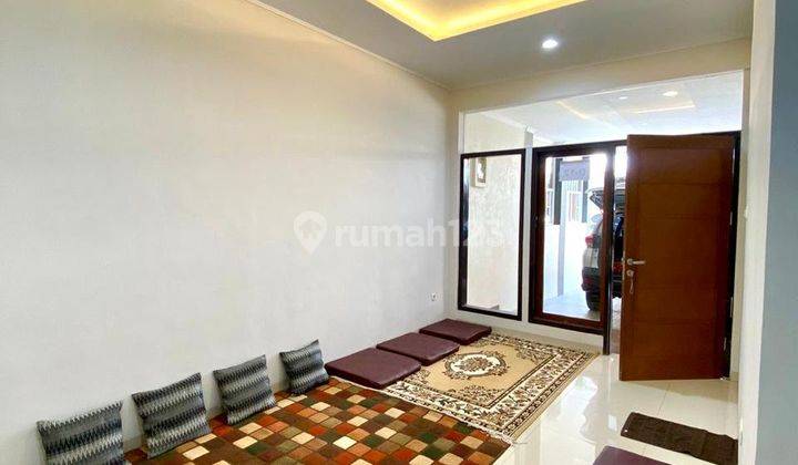 Disewakan Rumah Modern Minimalis di Edelweis Townhouse 2