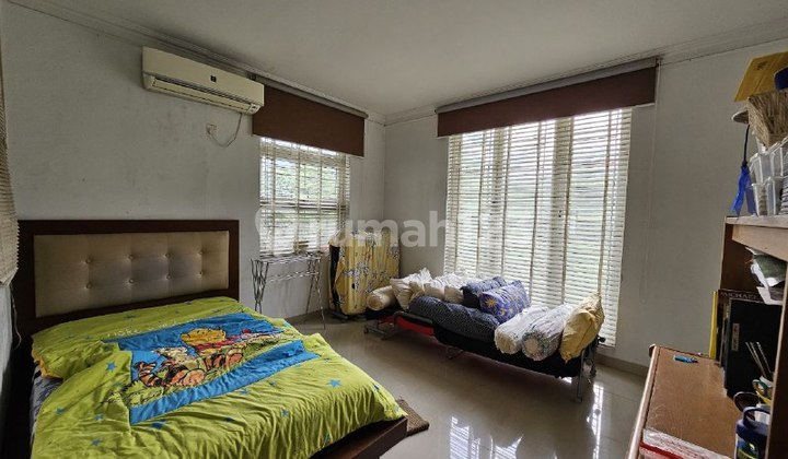 Large, Comfortable, and Prestigious House in a Favorite Area! 2