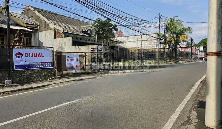 For Sale: Land-Priced House!!! Prime Roadside Location. Perfect for Your Business.