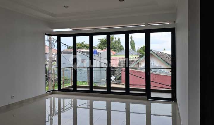 New House with Modern Minimalist Concept Near the Station House 2