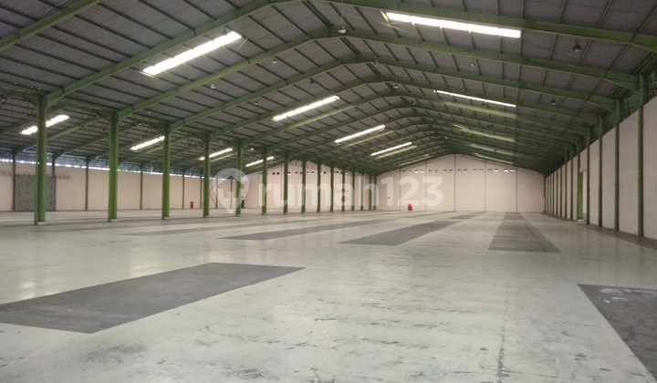 Warehouse For Rent In An Industrial Are Adelta Silicon Cikarang