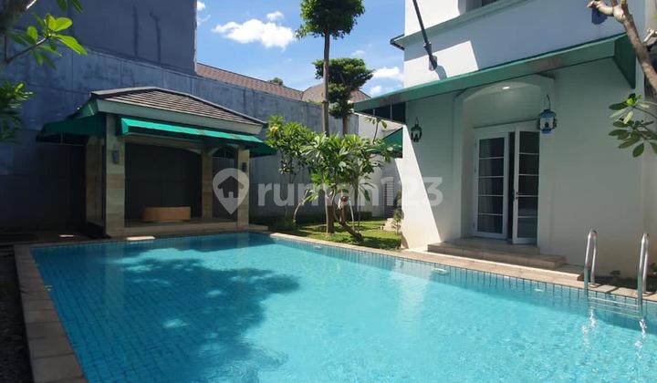 Rumah Mewah Furnished Ada Kolam Renang Di De Maja De Park Bsd