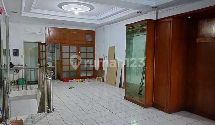 For Rent Ready-to-Use Shop House on Boulevard Modernland Street 2