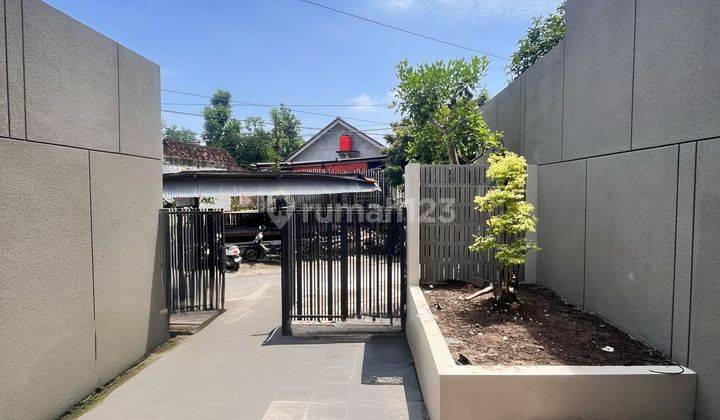 Rumah Mewah Baru Furnished Di Jalan Candi Sambisari, Depok Jogja