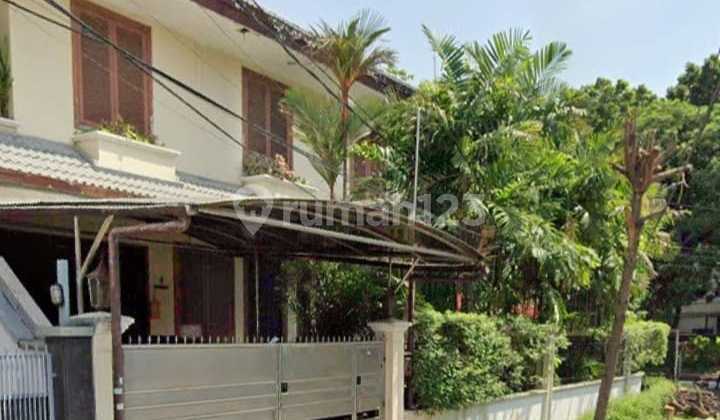 Rumah Hook Mewah di Pondok Indah