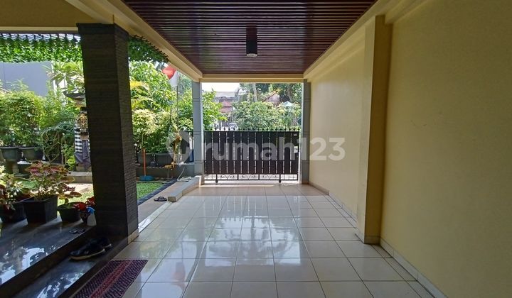 Disewakan Rumah Cantik 2 Lantai , Fully Furnished, Type 4+1 Bed Room View Taman Dalam Cluster Villa Galaxy, Bekasi Selatan