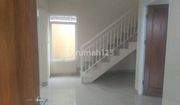 Dijual Rumah Cantik 2 Lantai Semi Cluster Diarea Strategis Selangkah Ke Citraland Cibubur 
 2