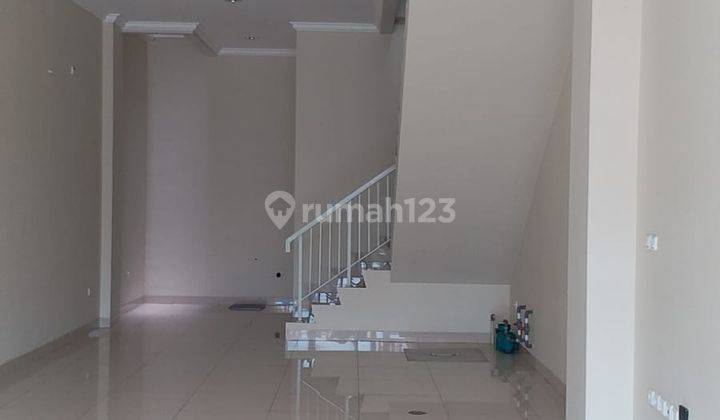 Dijual  ruko 2,5 lantai selangkah ke Mall GGP  cocok untuk kantor, cafe atau usaha sejenis di Galaxy Bekasi  2