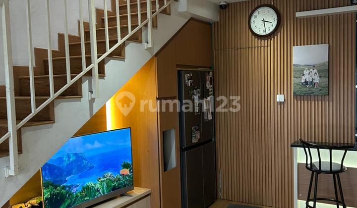 Dijual Rumah Cantik, Semi Furnished, Full Renovasi, 2 Lantai Luas Bangunan 115 M² di Dalam Cluster Perumahan Vida Bekasi 2