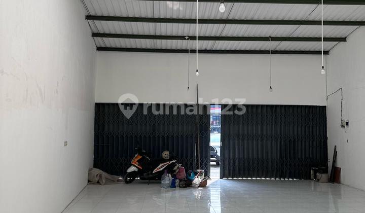 For Rent: Shop House with Land Area 136 m² on Jatiwaringin Main Road, East Jakarta 2