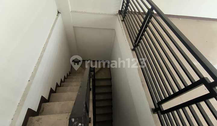 For Rent: 2.5-Story Shophouse, Former Car Dealer, Steps Away from Hans Hotel, Suitable for Warehouse or Cafe, Main Patriot Access, Kranji, West Bekasi. For Rent: 2.5-Story Shophouse, Former Car Dealer, Steps Away from Hans Hotel, Suitable for Warehouse or Cafe, Main Patriot Access, Kranji, West Bekasi.