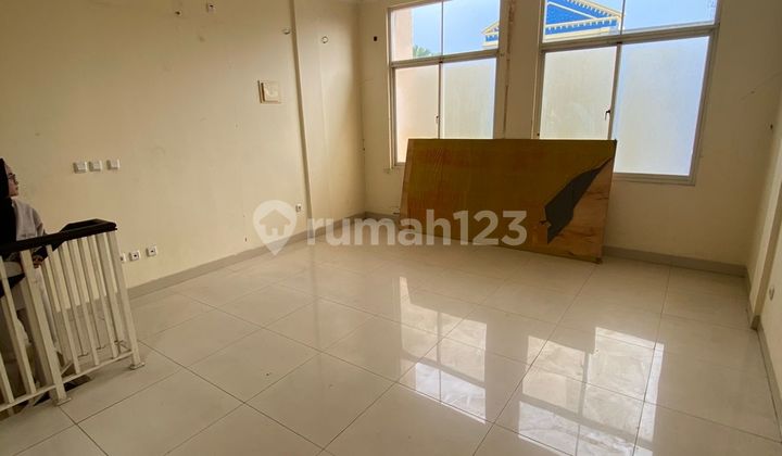 For Rent, Ready-to-Use Shop House Suitable for Cafe, Salon, Office, Warehouse, 12 Meters Long at Rukan Grandgalaxy, South Bekasi. 1