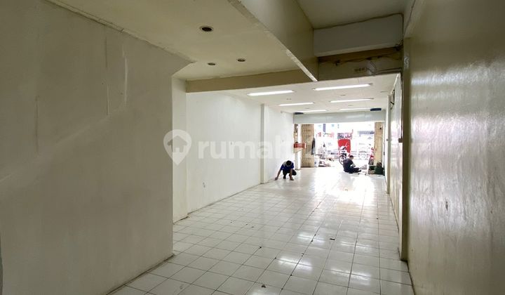 For Rent and Sale 2-Storey Shop House, Building Area 176 M², Super Strategic Location on Taman Galaxy Boulevard, suitable for F&B, Fashion and Beauty, or Other Types of Businesses. 2