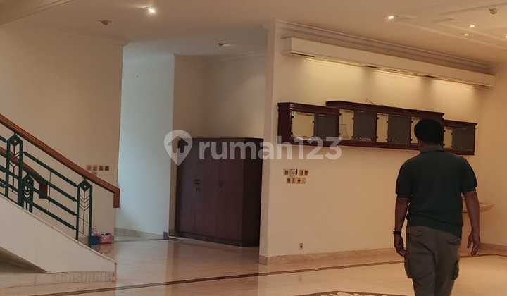 Di Jual Rumah 2Lt 5Kt Luas 240M2 di Pulomas Jakarta Timur.