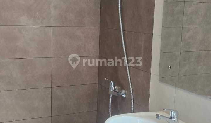 Rumah Sewa 2lt 3kt Summarecon Crown Gading Bekaai. 2